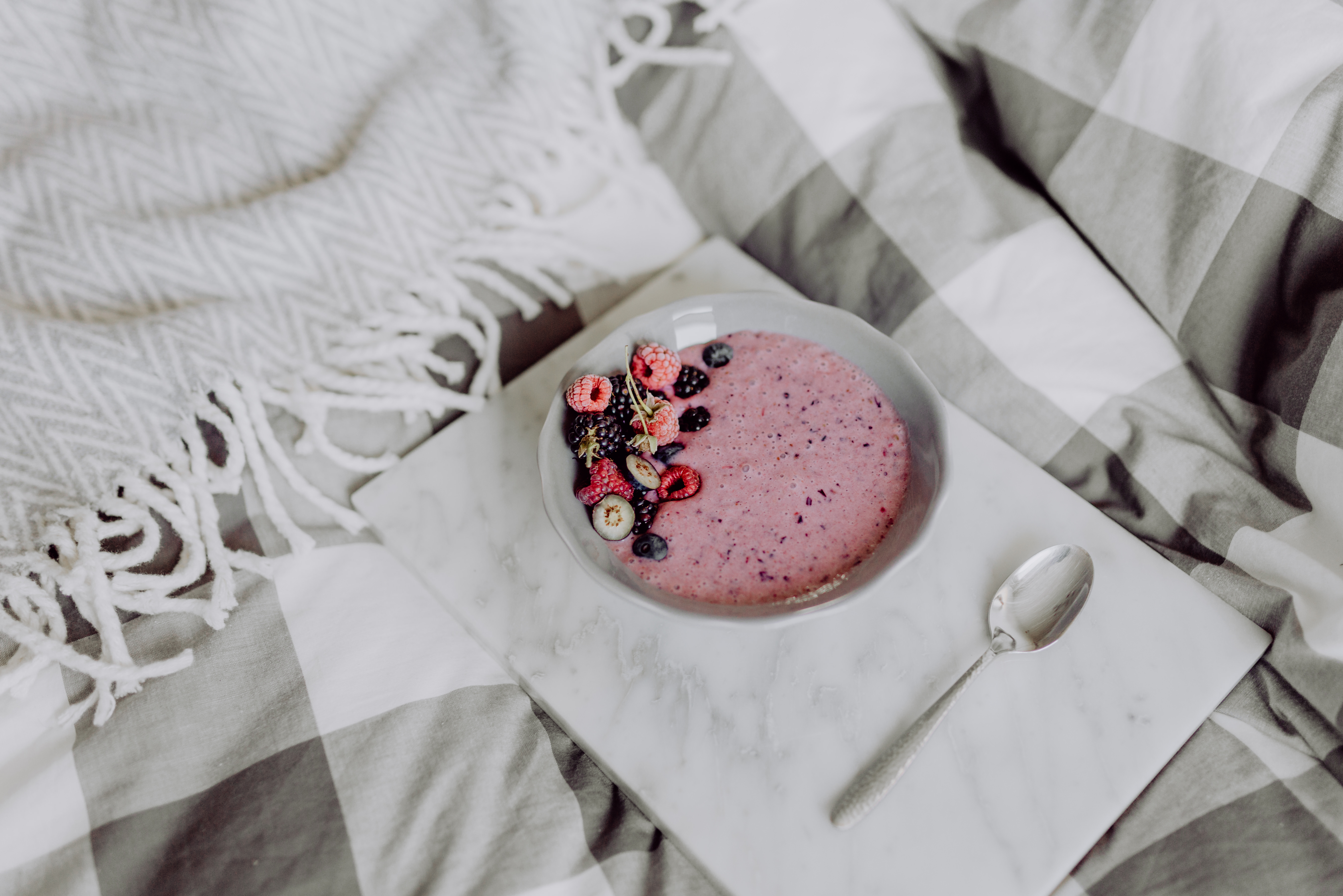 Bowl with yoghurt, gingerbread and fruit