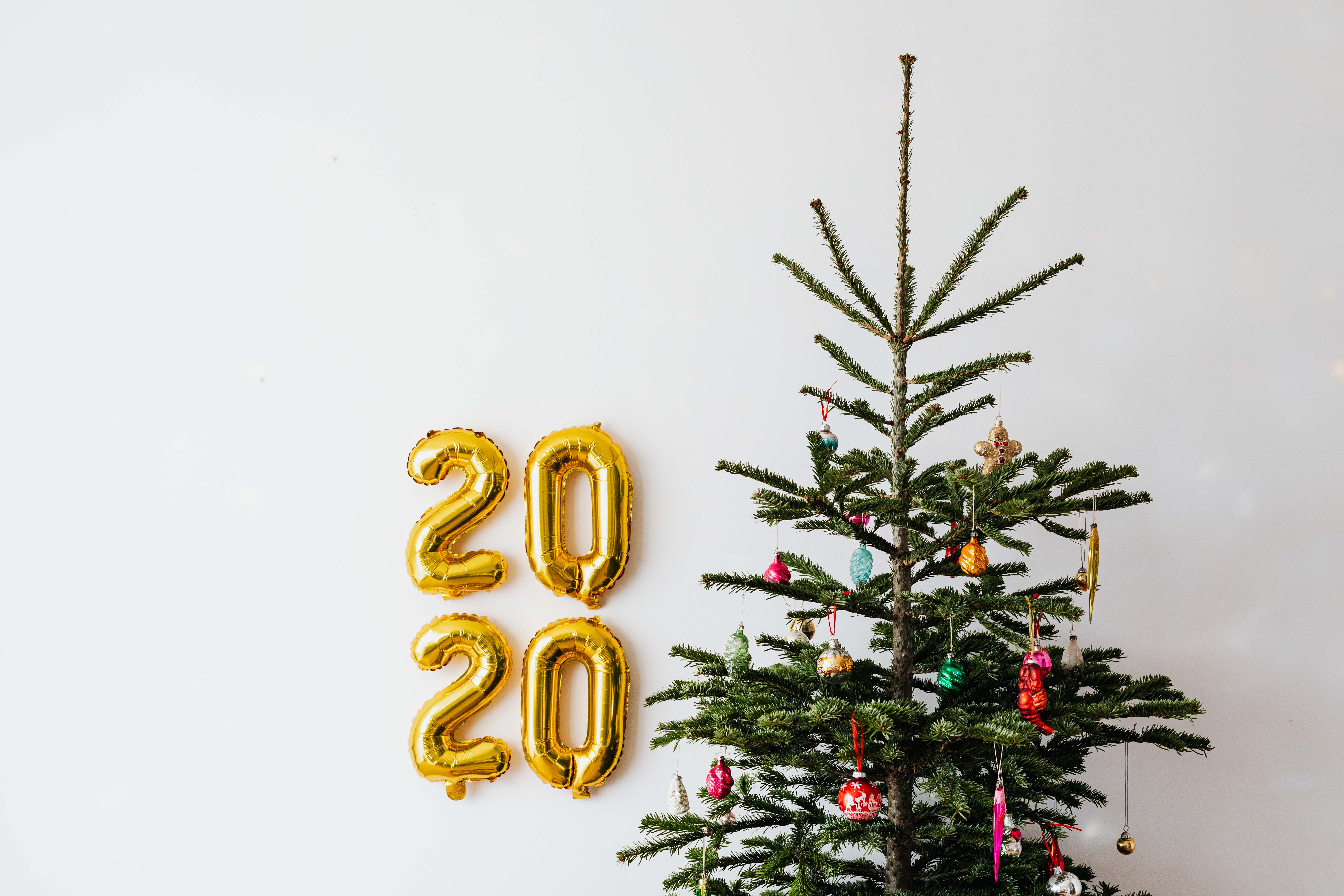 New Year's Eve - Golden balloons in the shape of the year 2020, Christmas Tree